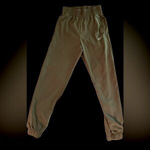 Nike Dry-FIT girls joggers. Barely Worn. Like new